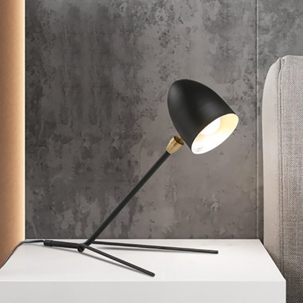Vernauwd domesticeren Floreren Tripod table lamp | Serge Mouille Table lamp | Lighting Studio