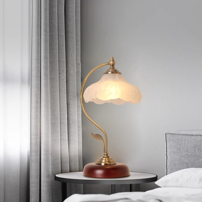 アンティーク　フラワーランプ Vintage Metal Flower Lamp | Bedside Lamp | Lighting Studio